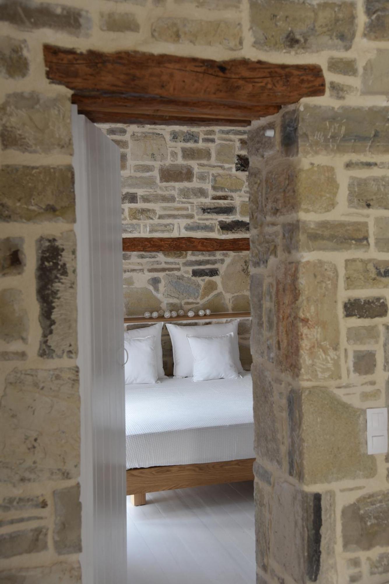 Laini Luxury Suites Pombia エクステリア 写真